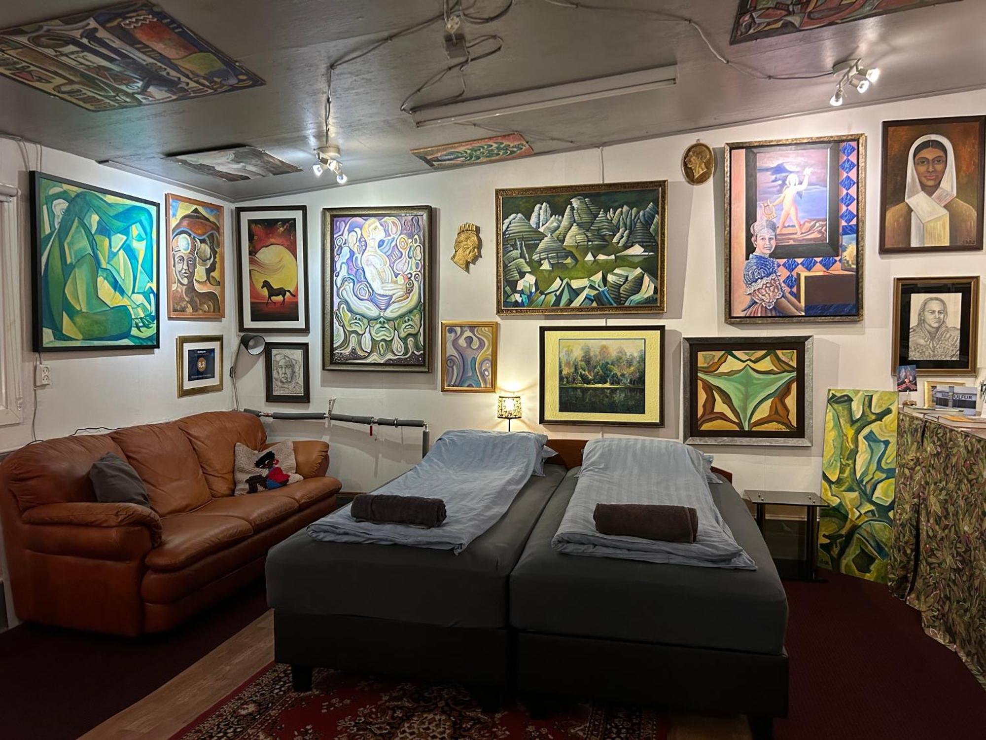 Brimarsbru Sleep Inn-Art Gallery Njarthvik 외부 사진